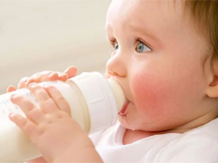 Chọn sữa công thức cho bé như thế nào?